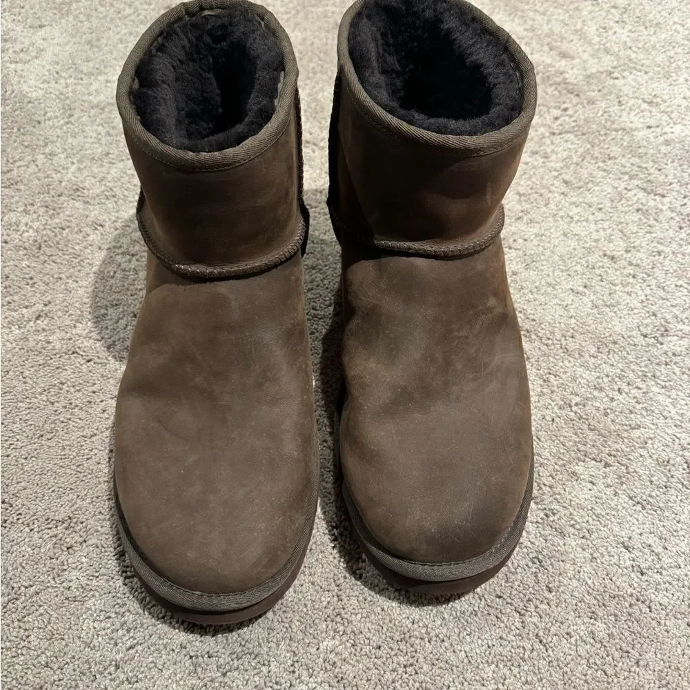 UGG Mini Deco short men’s boots. Size 12. Great condition!